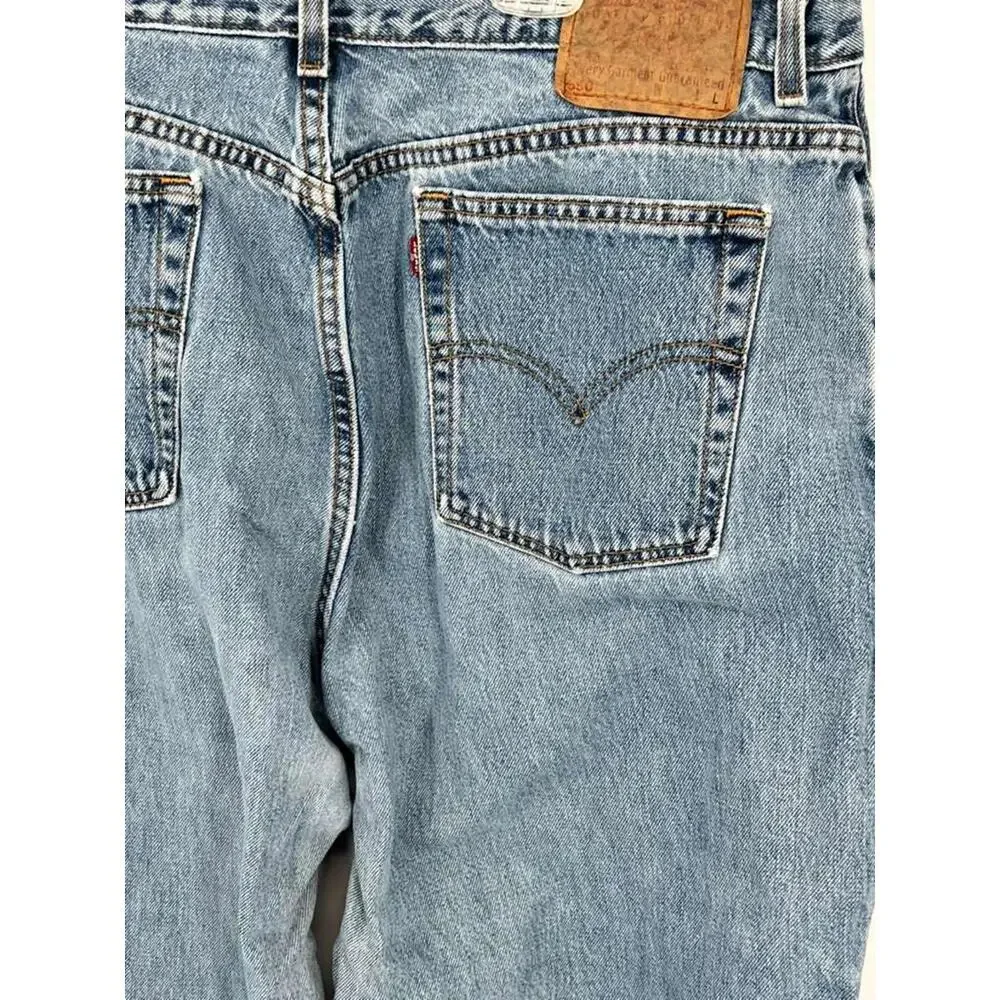 Levi's 550 Relaxed Fit Light Wash Denim Jeans Size 32‎ Waist